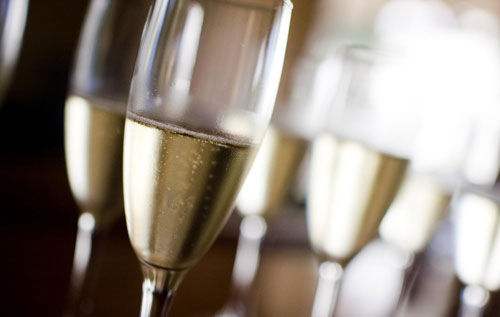 香檳酒（Champagne）是葡萄酒嗎？